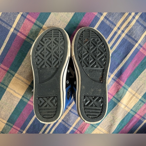 Kids Converse Chuck Taylor All Star Axel Mid Shoes - Picture 6 of 10